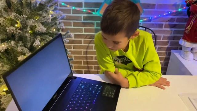 Распаковка ноутбука MSi GS 66 Stealth смотреть онлайн