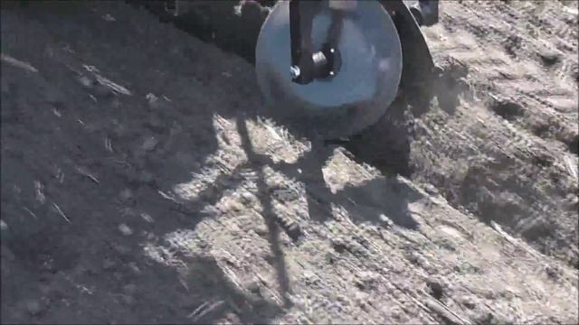 Мини трактор МТМ-10 производит посадку картофеля передней навеской картофелесажалкой смотреть онлайн