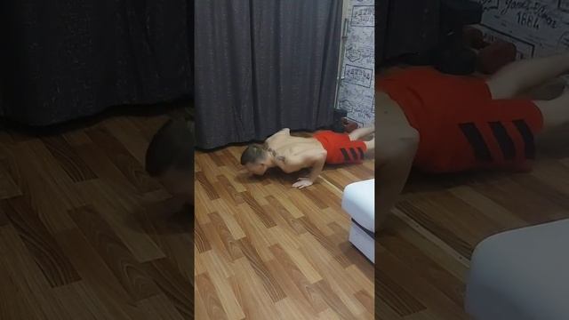 #workout #воркаут #воркаутэлементы #calistenics #отжимания
Тренировка с отжиманиями смотреть онлайн