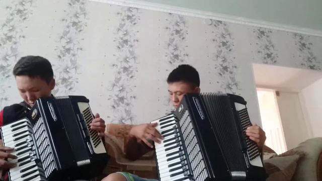 акордеон миллиону алых роз смотреть онлайн