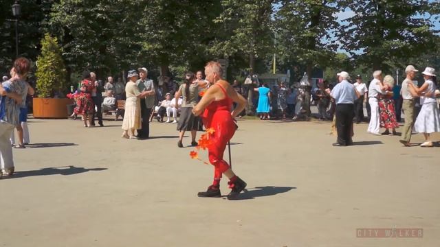 Крутые танцы в Сокольниках 3?Cool Dances In Sokolniki 3?Moscow Russia?Дискотека Кому за...