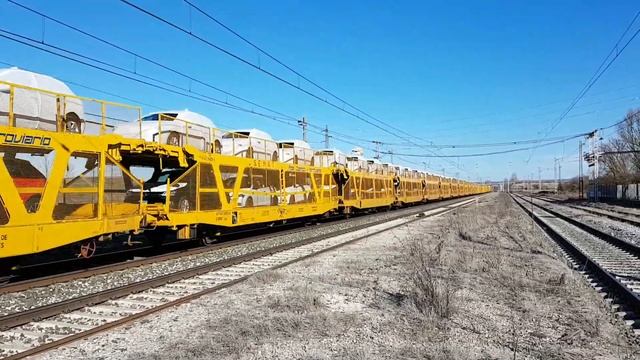 TRAXX 253.096 con portacoches Volkswagen смотреть онлайн