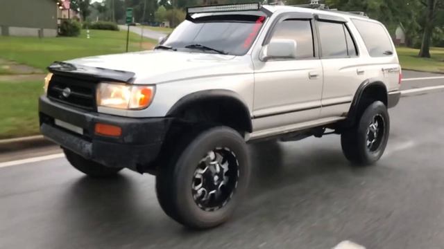 1997 Toyota 4Runner 4.5 inch lift on 33x12.50 18x9 Mayhem’s смотреть онлайн