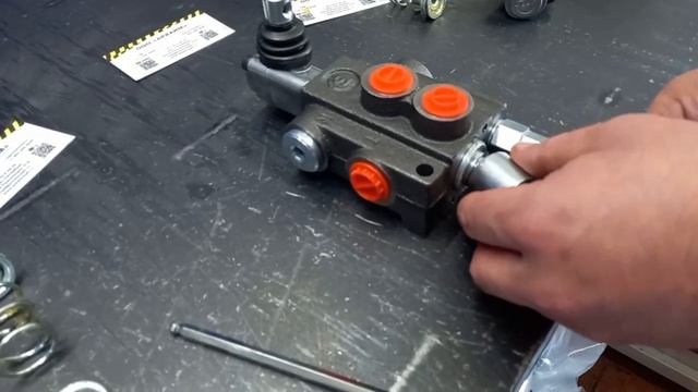 Установка, замена или монтаж фиксации положения ручки на болгарском гидрораспределителе Р40