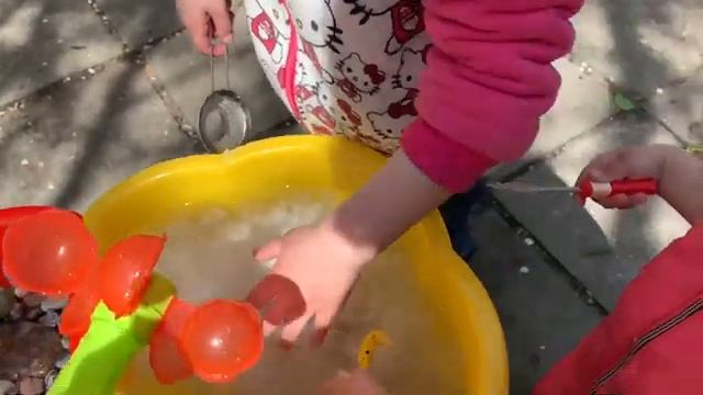 Сенсорные игры с детьми. Стол песочница. смотреть онлайн