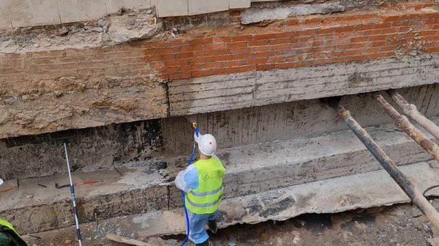 Антигрибковая обработка поверхности фундамента материалом КСГ ПРО Бионат #shorts #гидроизоляция смотреть онлайн