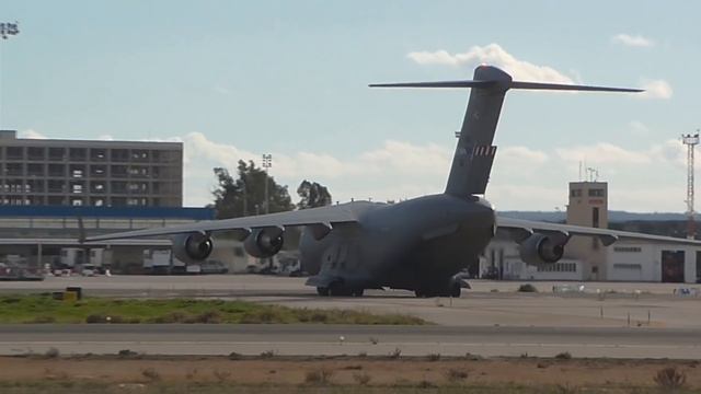 NATO C-17A GlobeMaster landing at Palma De Mallorca Airport LEPA смотреть онлайн