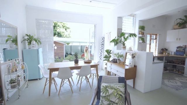 светлый и воздушный ремонт квартиры для девушки смотреть онлайн