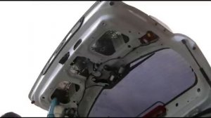 Разборка 5-ой двери (+ часть не полной  шумоизоляции) Киа Спортейдж3.mp4