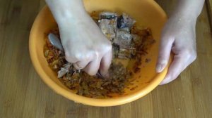 Пирог с капустой и консервированной рыбой, вы такого точно еще не ели