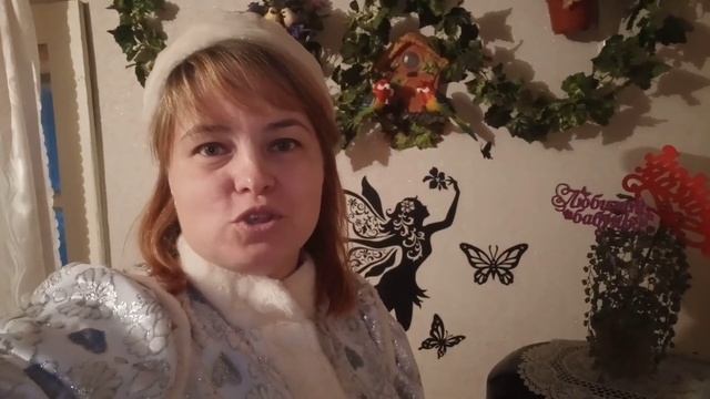 Сделала маникюр к Новому Году.Покрасила волосы.Достали костюмы смотреть онлайн