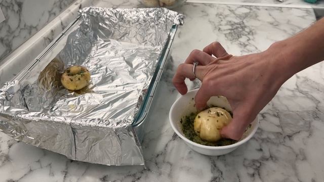 Изумительные грибы шампиньоны в чесночном соусе в духовке ? Рецепты от "КУЛИНАРИМ БЕЗ ХЛОПОТ" смотреть онлайн