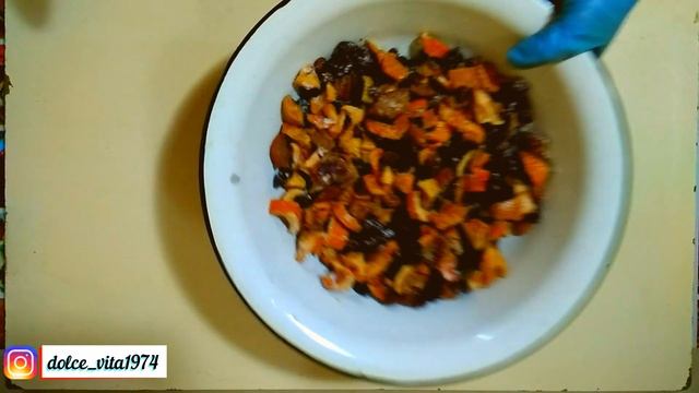 Булочки как пух. Булочки с сухофруктами в форме улитки смотреть онлайн