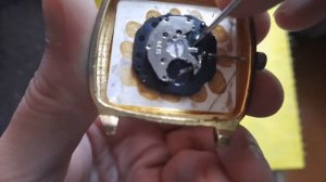Как вытащить заводную головку из наручных часов