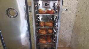 Копчение мяса в коптильне горячего копчения / Термокамера Golden-Smoker 90 / Коптим мясо и сыр
