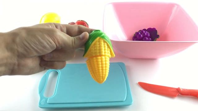 Играем и учим фрукты и овощи на липучках на английском языке