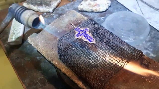НАНЕСЕНИЕ И ОТЖИГ ГОРЯЧЕЙ ЮВЕЛИРНОЙ ЭМАЛИ ГОРЕЛКОЙ смотреть онлайн