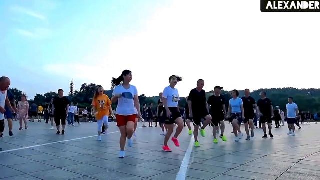 Отличный танец & Музыка. Слушать и смотреть можно бесконечно. смотреть онлайн