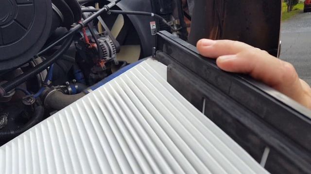 Как поменять воздушные фильтры Фрейтлайнер Коронадо. смотреть онлайн