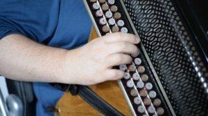 «Яблочко» C-Em; Am-Em. Разбор песен на баяне ноты и аккорды.