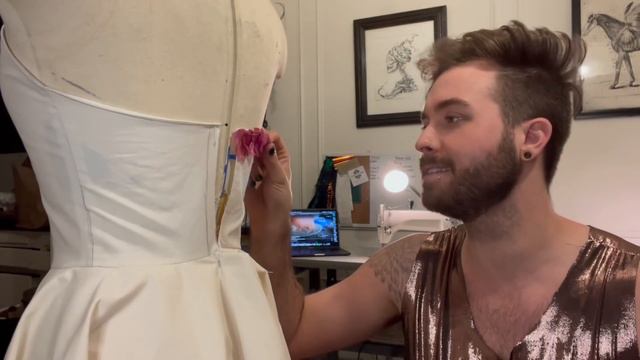 I Made a Dress out of Flowers?! Major DIY Moment смотреть онлайн