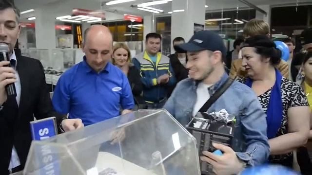 Старт продаж Galaxy S5 в фирменном магазине г Владикавказ смотреть онлайн