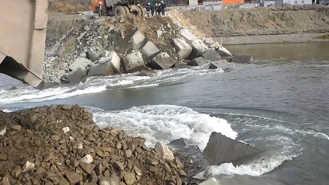 Сренеканская ГЭС, перекрытие реки КОЛЫМА смотреть онлайн