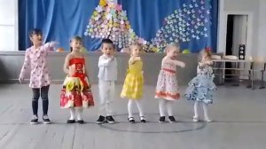 танец под песню "Мамочка родная,мамочка..."