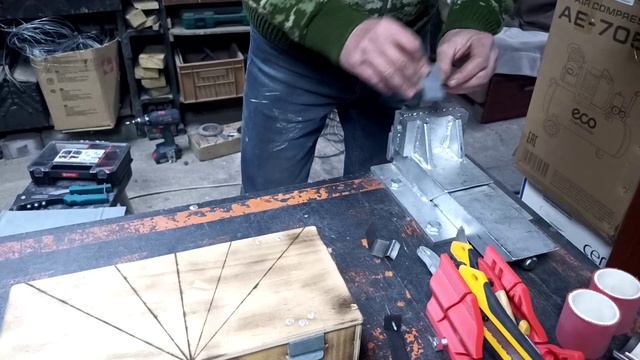 Самодельные защелки на фанерный ящик. смотреть онлайн