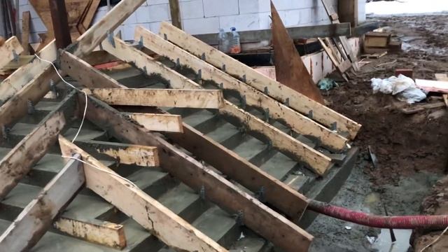 4. Крыльцо к дому своими руками из бетона в частном доме от stroy_mo смотреть онлайн