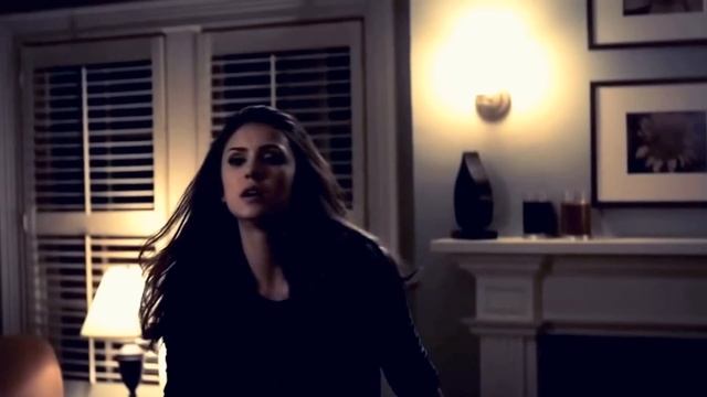 Кетрин Пирс — Курит не меньше, чем Винстон