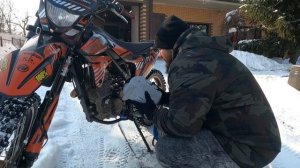 Деревня эндуро. Как завести Regulmoto ZR 250 в - 17° градусов. (Эпизод 44) .