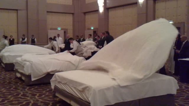 Bed Making Contest Four Seasons Hotel Riyadh смотреть онлайн