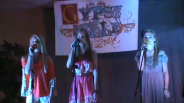 Gypsy Belle sings The National Anthem смотреть онлайн