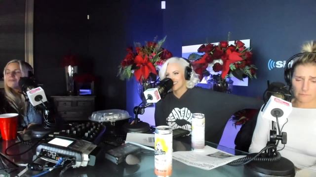 Jenny McCarthy's Emotional Goodbye To Her Radio Show смотреть онлайн