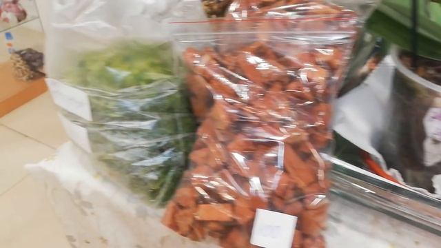 Зашла в гости к другу! В его орхидейный магазинчик! Много красоты! смотреть онлайн