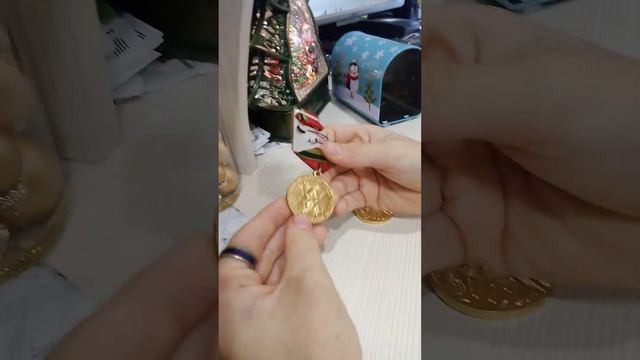 нашли коробочку когда разбирал игрушки смотреть онлайн