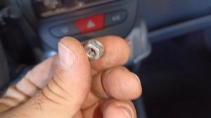 Как снять антенну с крыши авто ( на примере Toyota Aygo 2012-2018)