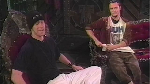 Mike Patton and Roddy Bottum (Faith No More) on The Headbangers Ball (1992) смотреть онлайн