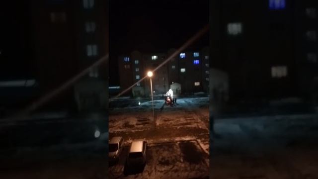 Семена с балкона стреляют петарды и салюты смотреть онлайн