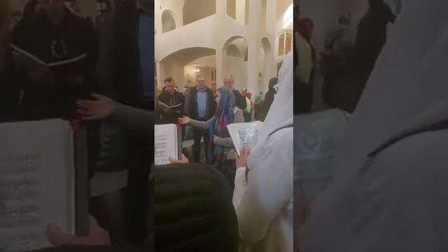 Чудесное пение в храме смотреть онлайн