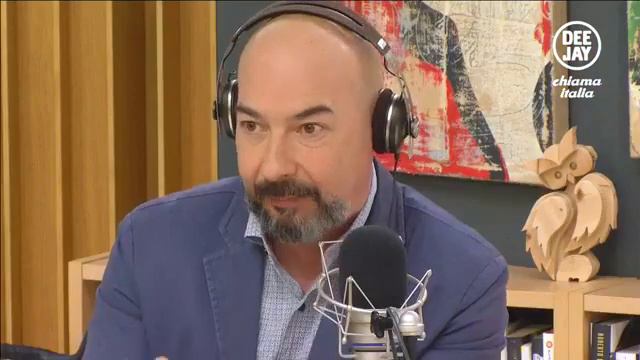 Steve Dapper ospite di Linus e Savino su Deejay Chiama Italia смотреть онлайн