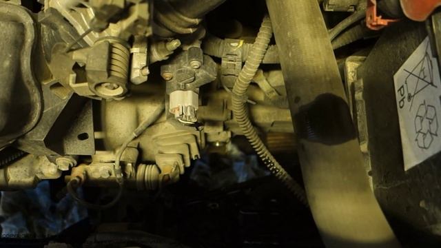 Castrol oil bottle Hint ! How to add gearbox oil and fluid to Toyota Corolla gearbox. 1990 - 2010 смотреть онлайн