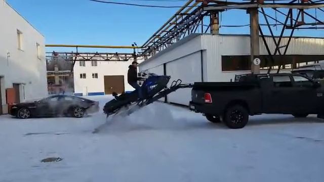 Dodge Ram 2500 Погрузка снегохода смотреть онлайн