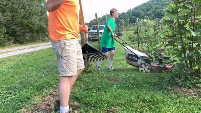 Learning to mow for the first time with a toro 22 mower! смотреть онлайн