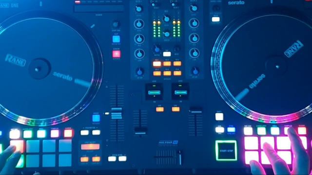 House Every Weekend Quick Playlist смотреть онлайн