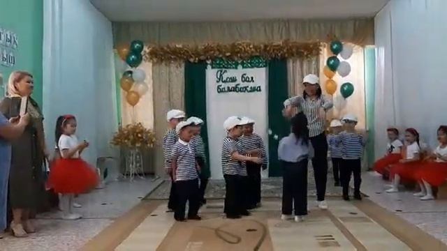 Танец "Хулиганы" на выпускном. смотреть онлайн