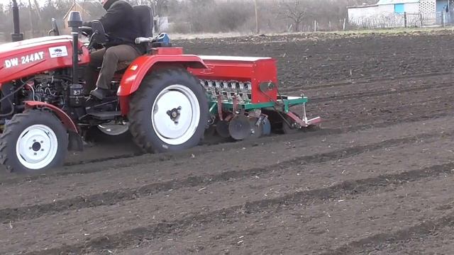 Посев ЛЮЦЕРНЫ Зерновой СЕЯЛКОЙ и Трактором ! 2020 смотреть онлайн