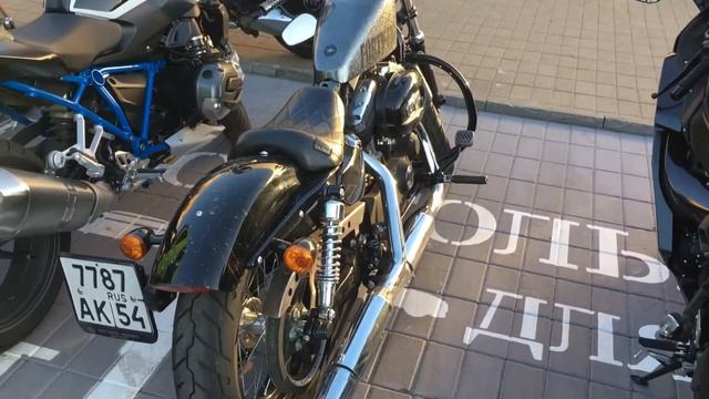 Harley Davidson forty eight (конец 19-го века) vs Kawasaki H2SX (2018) смотреть онлайн