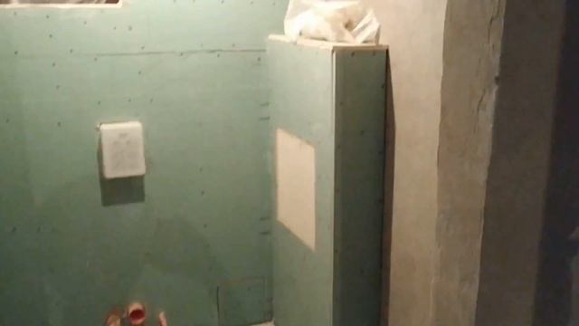 Запороли с розетками на кухне, кладем плитку | Ремонт квартиры с нуля в новостройке #09 смотреть онлайн